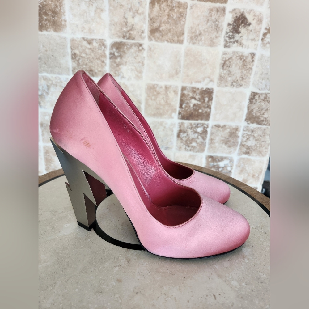 Prada lightening strike pump 39